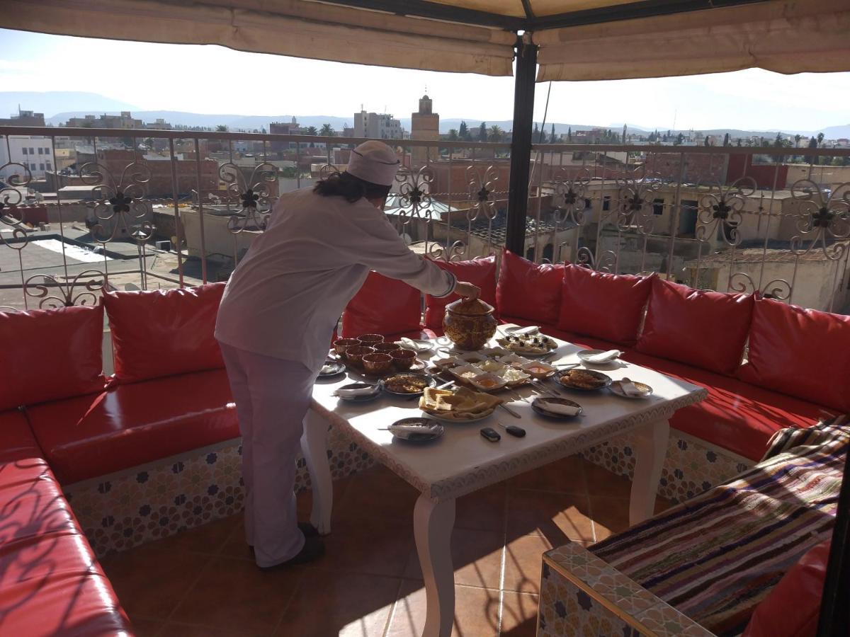 Hotel Lahlou Riad Cafeteria 우즈다 외부 사진
